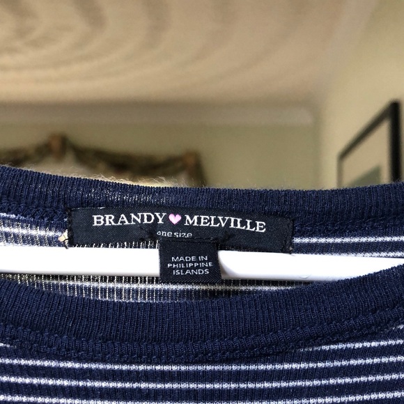 Brandy Melville soft slight cropped t-shirt - Picture 3 of 3